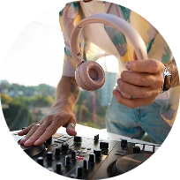 DJs