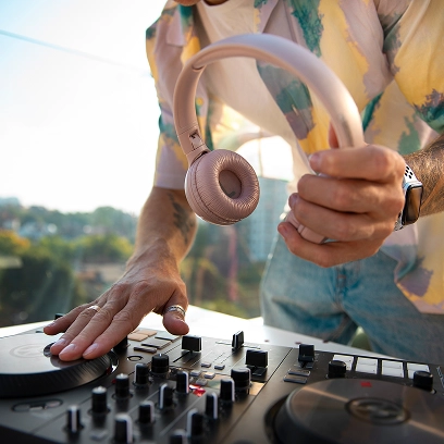 DJs